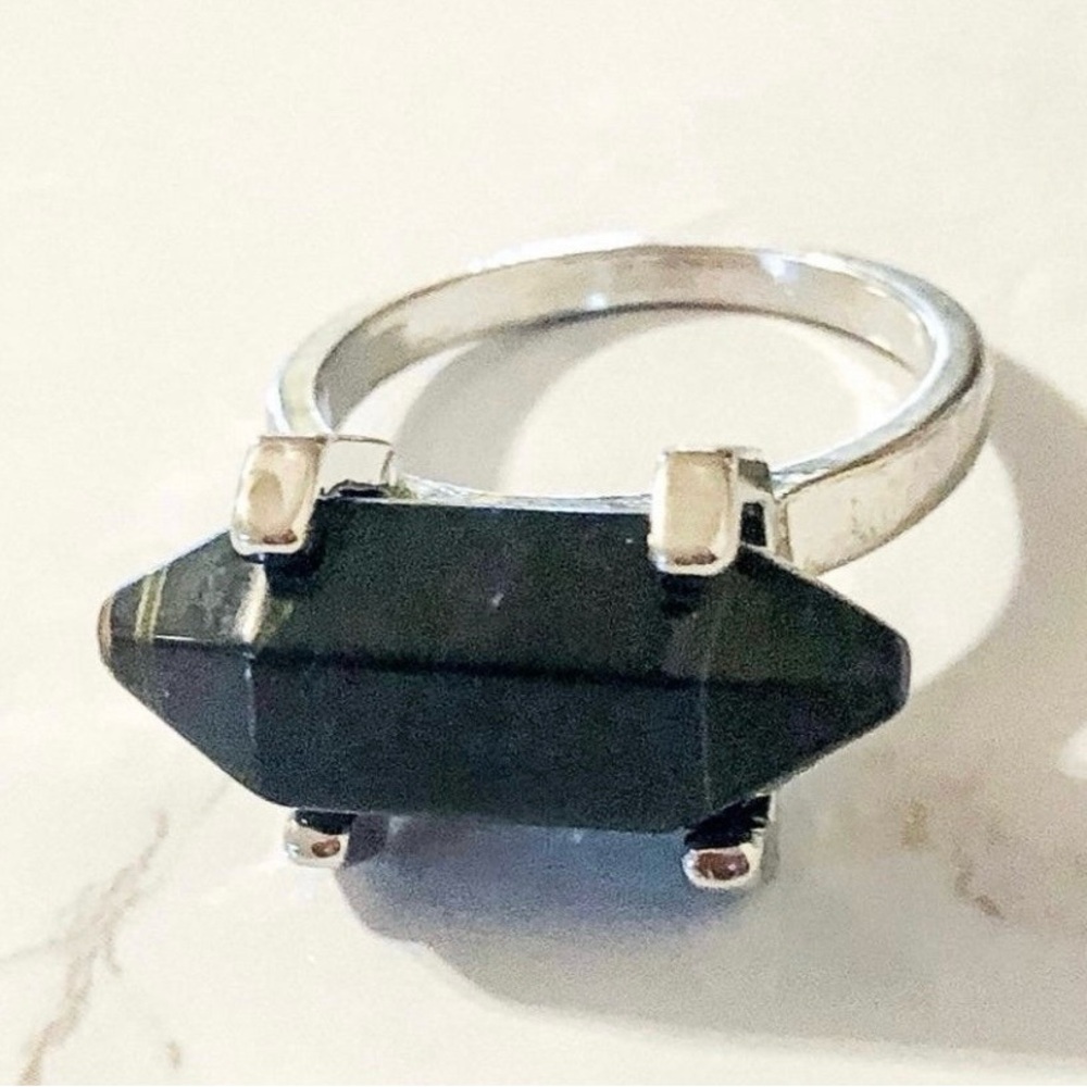 Black Gemsto Size 8 Silver Ring